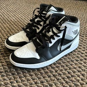 Jordan 1 Mid (White Shadow)